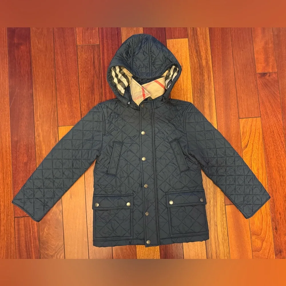 Burberry stylish navy